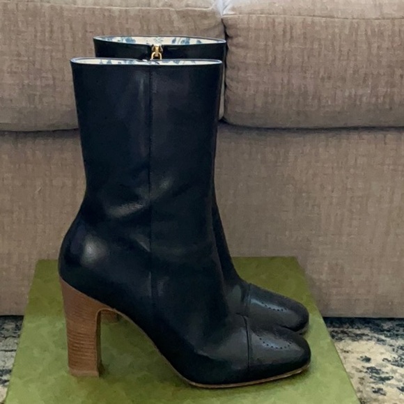 Gucci Hills Logo Bootie - Picture 2 of 6